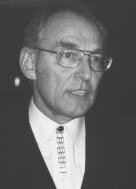 Pirro mit Herrenschmuck