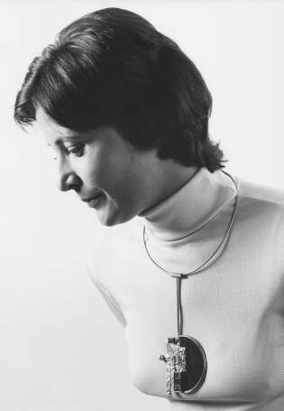Anh�nger mit Messing, Leder, Opalen und Perle